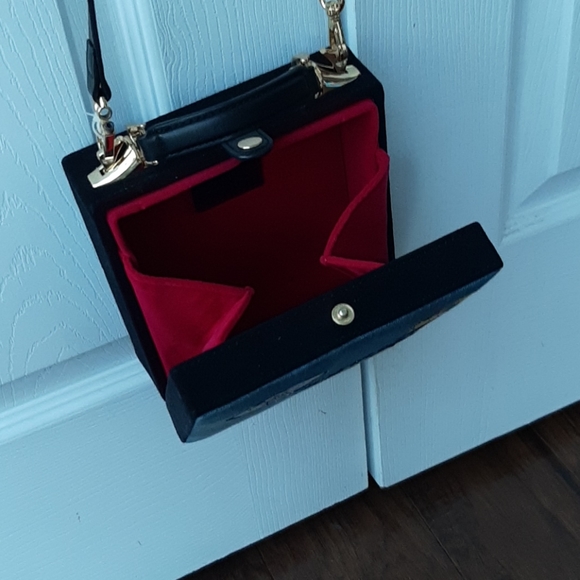 Crossbody purse - Picture 3 of 3